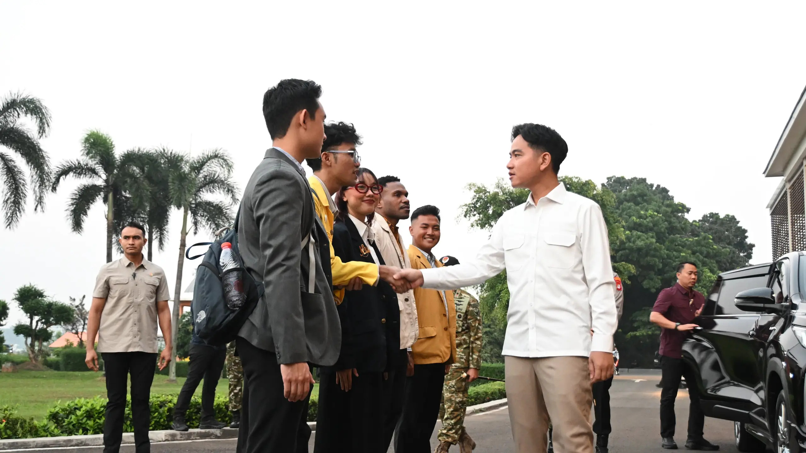 Gibran Ajak Lima Mahasiswa ke Papua dan Gorontalo, Cek Program Prioritas Pemerintah di Lapangan