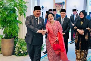 Prabowo dan Megawati Bergandengan Tangan di Acara Hari Kesaktian Pancasila