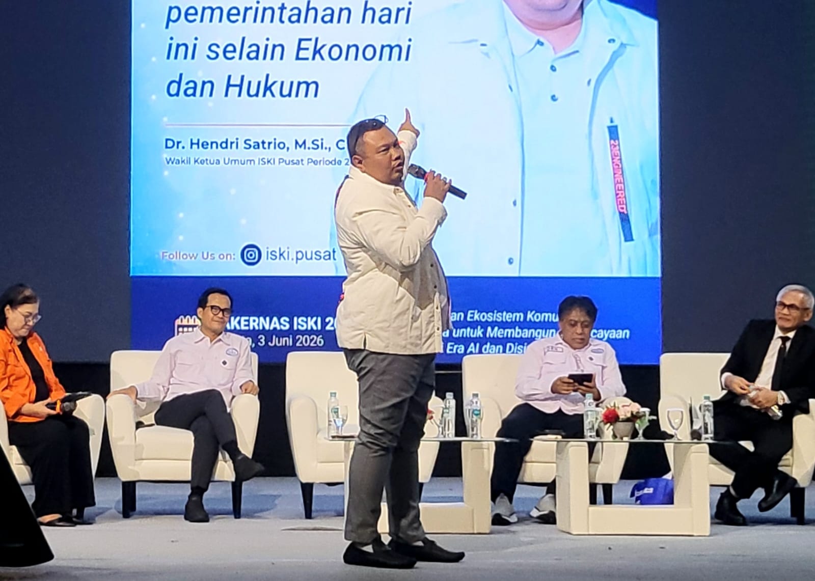 Hendri Satrio: Jokowi Turun Gunung Bukan Hanya untuk Gibran, Tapi Juga Misi Cari Keselamatan Dirinya