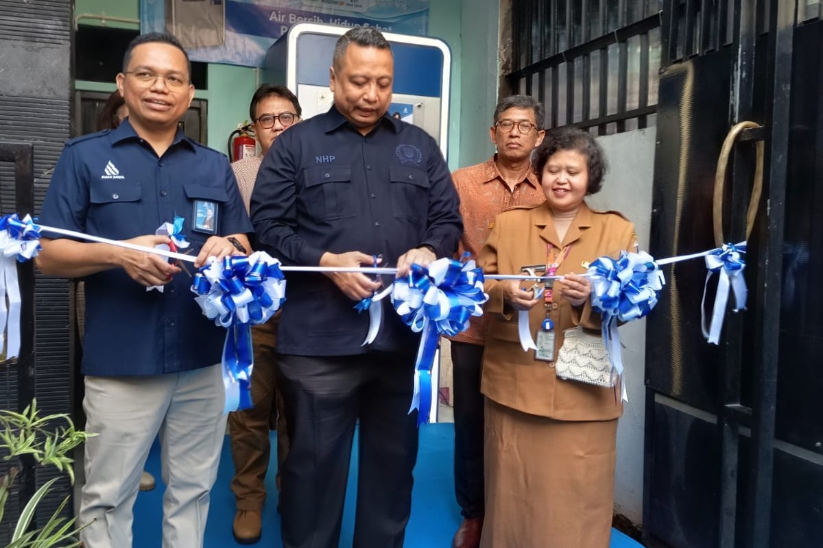 Tekan Ketergantungan Botol Plastik di Sekolah, Ikatan Alumni SMAN 37 Resmikan Fasilitas Water Purifier