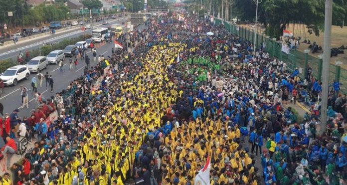 Lagu “Naik, Naik, BBM Naik,” Mulai Terdengar Lagi di Demo Mahasiswa, Ini Sejarah Awalnya