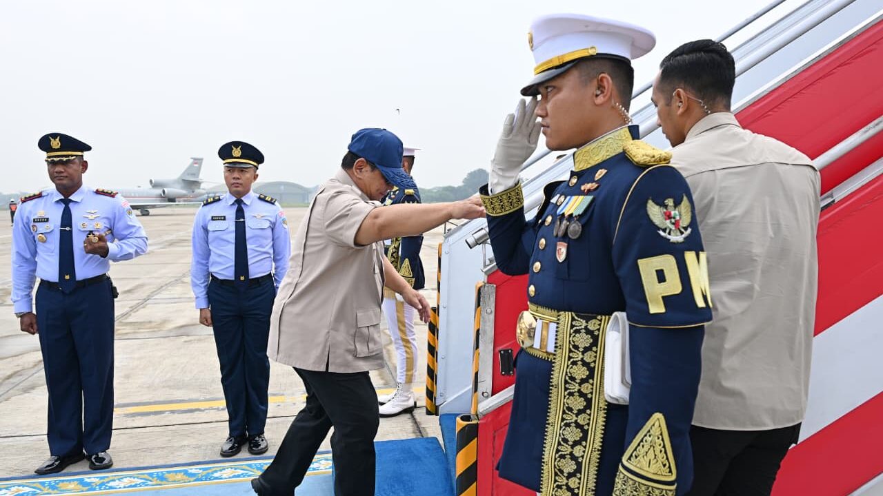 Prabowo Terbang ke Jawa Timur, Resmikan Ribuan Kilometer Jalan Lanjut ke Munas Besar NU