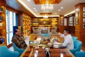 Seskab Teddy Terima Masukan Chairul Tanjung soal Isu Strategis Ekonomi