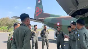 Seskab Teddy: 5 Pesawat TNI AU Diterbangkan ke Kalimantan Tangani Karhutla
