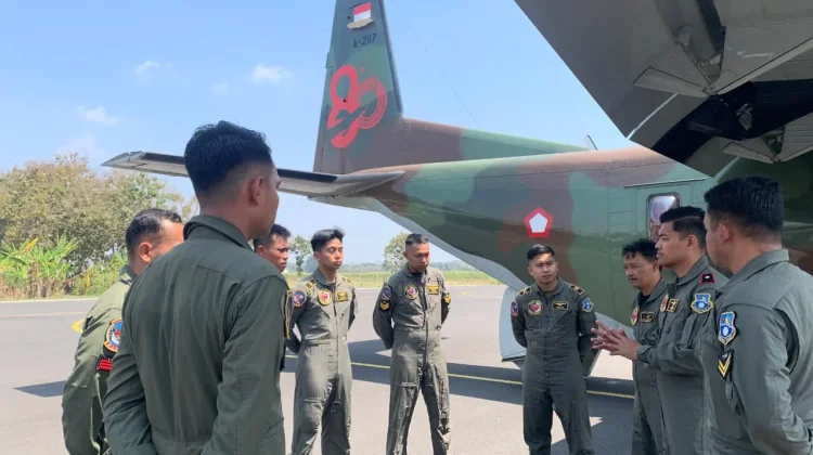 Seskab Teddy: 5 Pesawat TNI AU Diterbangkan ke Kalimantan Tangani Karhutla