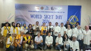 Peringati World Sight Day, IKASMAN 37 Bersama Lions Indonesia Bagikan Kacamata Gratis