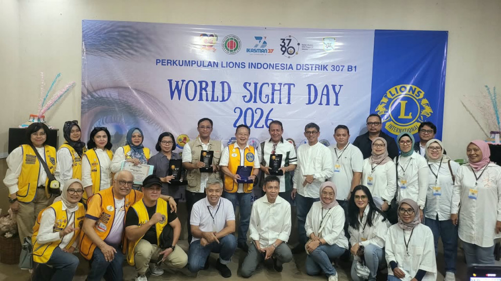 Peringati World Sight Day, IKASMAN 37 Bersama Lions Indonesia Bagikan Kacamata Gratis